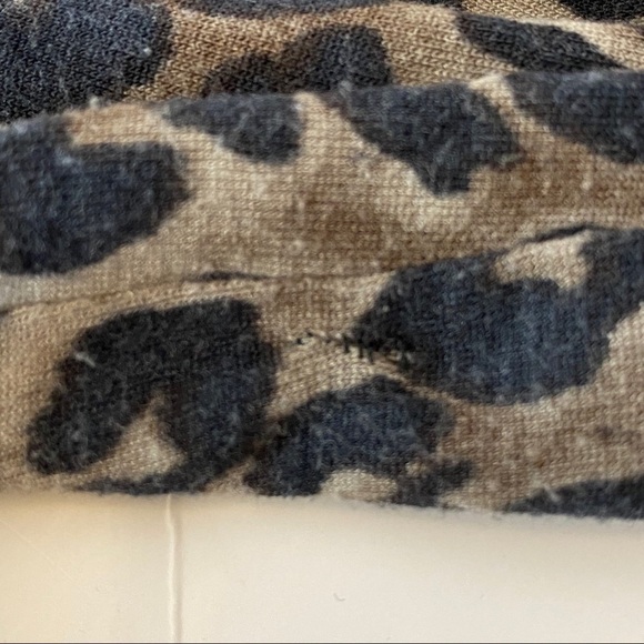 St. John Leopard/Cheetah Print Boatneck Tee Sz P - Picture 15 of 15